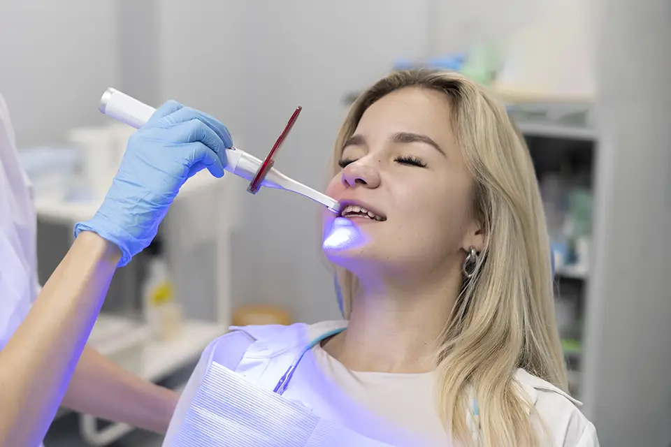 Costs & Timelines for Teeth Whitening Options at Toronto Dentists (They Vary by Factors)